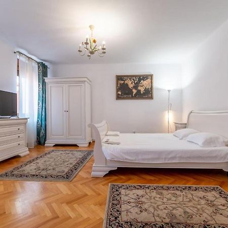 Conrad Haas Apartment Sibiu Bagian luar foto